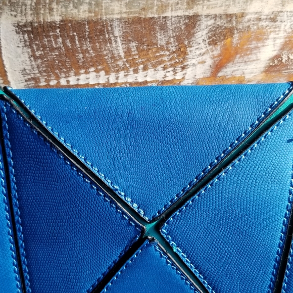 Blue/Green Purse with chain strap - Picture 9 of 9